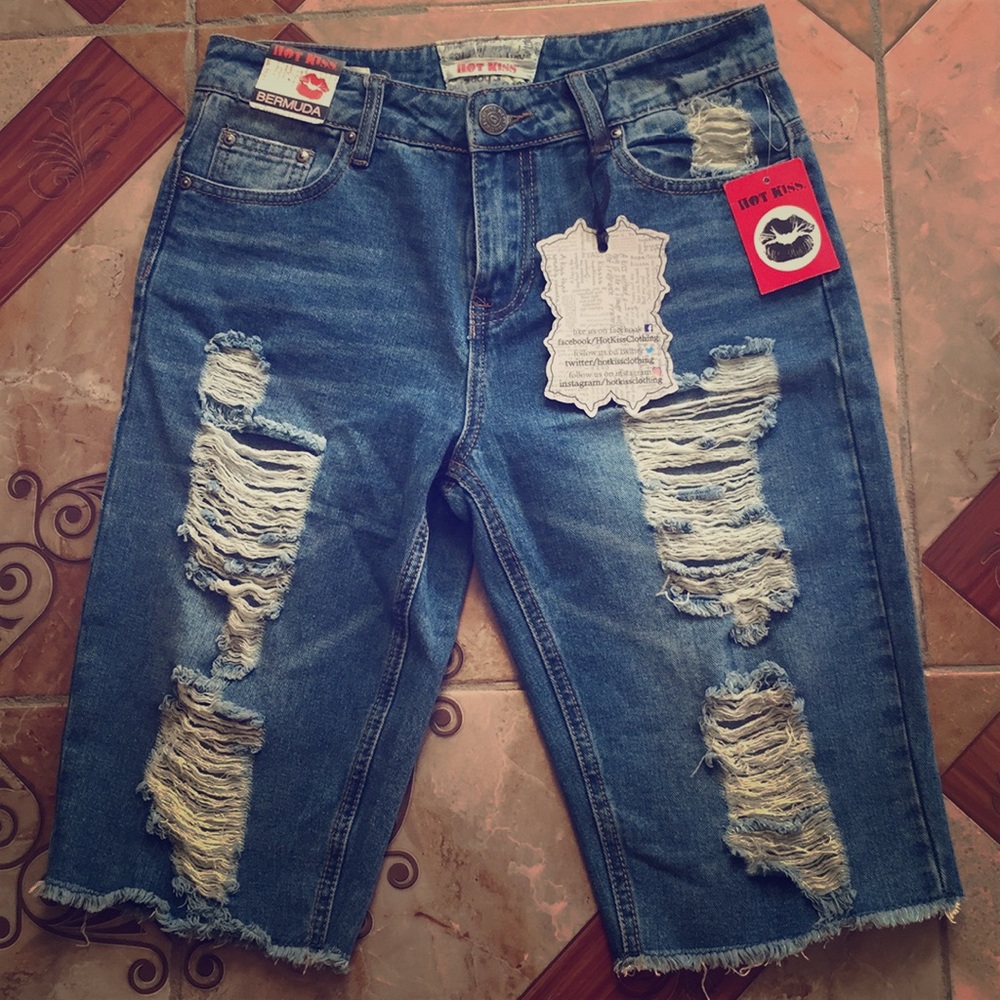 Hot Kiss Bermuda Shorts